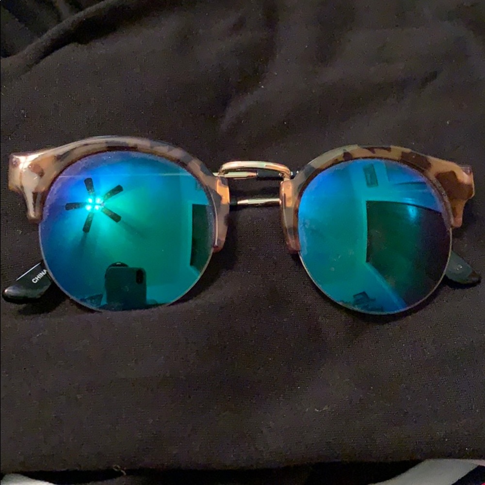 Blue/Green mirror sunglasses